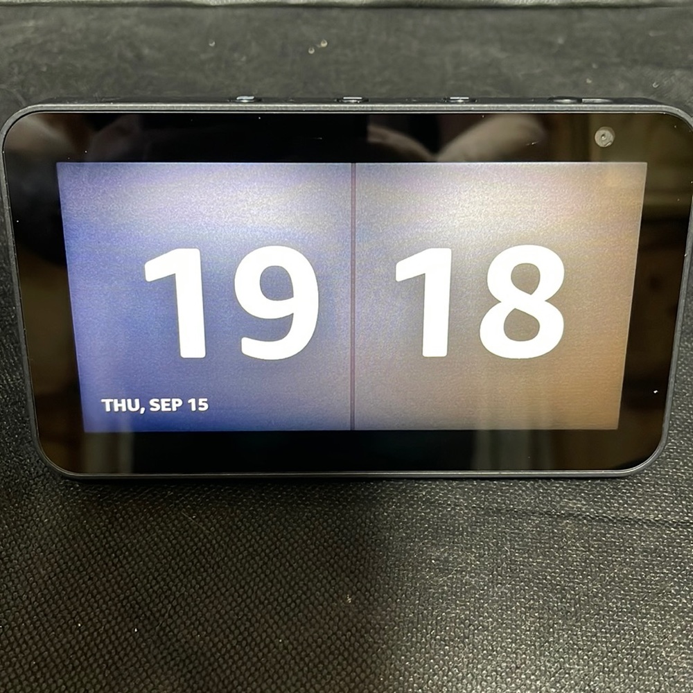 Amazon echo show five first GEN smart display with Alexa H23K37